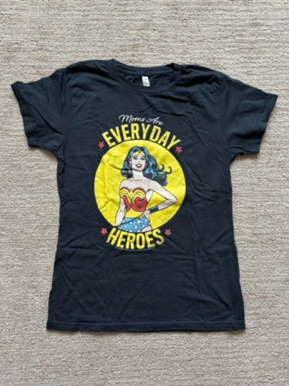 Zuni Women's Short Sleeve Wonder Woman T-Shirt in Perfect Condition